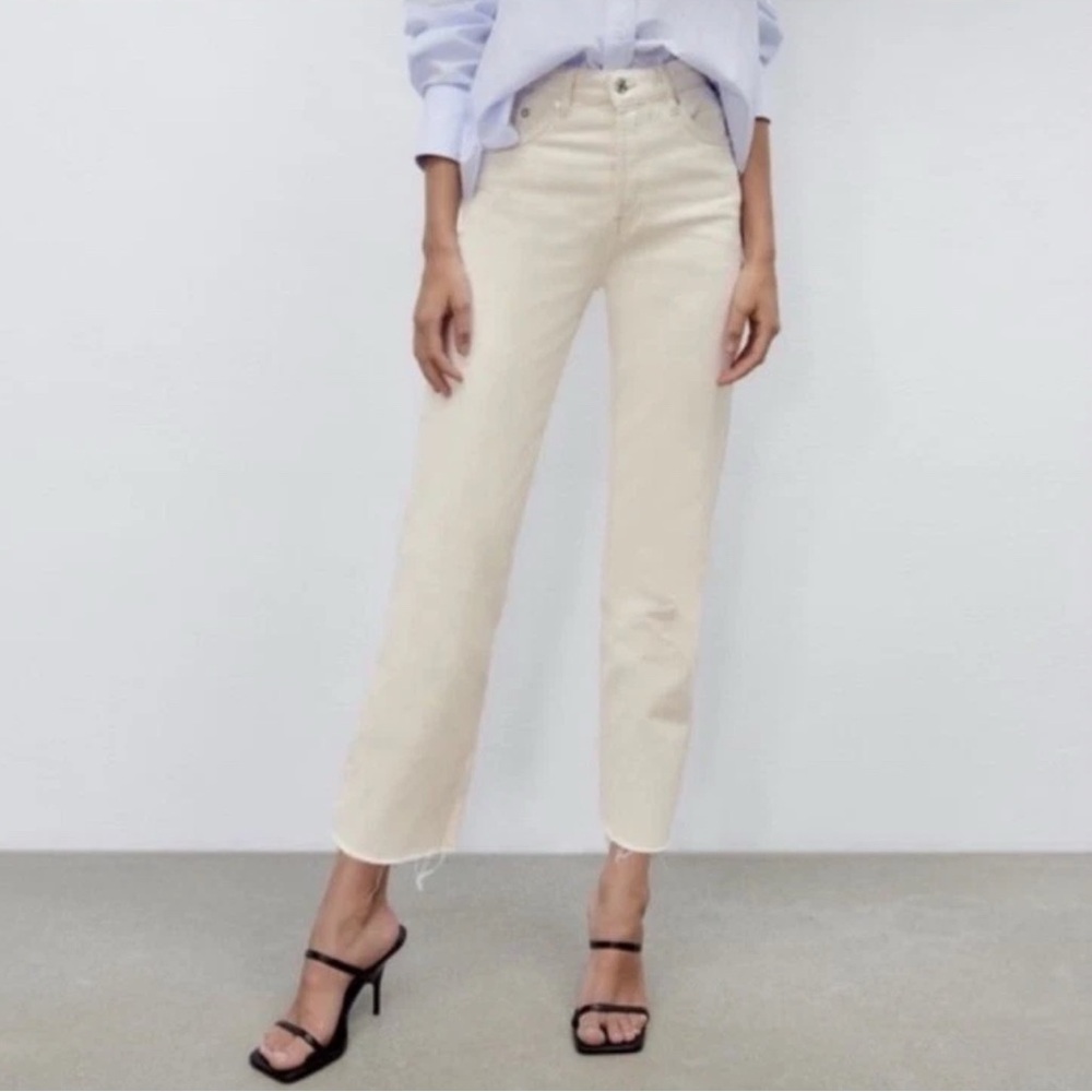 Zara Cream Straight Leg Jeans Raw Hem High Waist Super Cute and Stylish EUC
